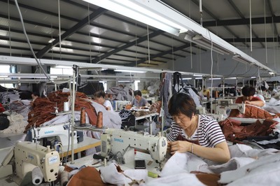 家門口就業，群眾腰包鼓起來——服飾產業發展的惠民之道